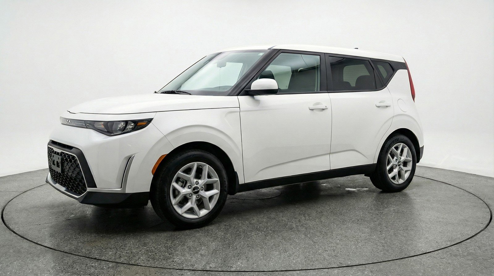 Used 2025 Kia Soul LX w/ LX Technology Package FWD image 3