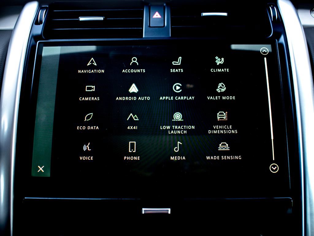 Used 2025 Land Rover Discovery Dynamic SE image 25