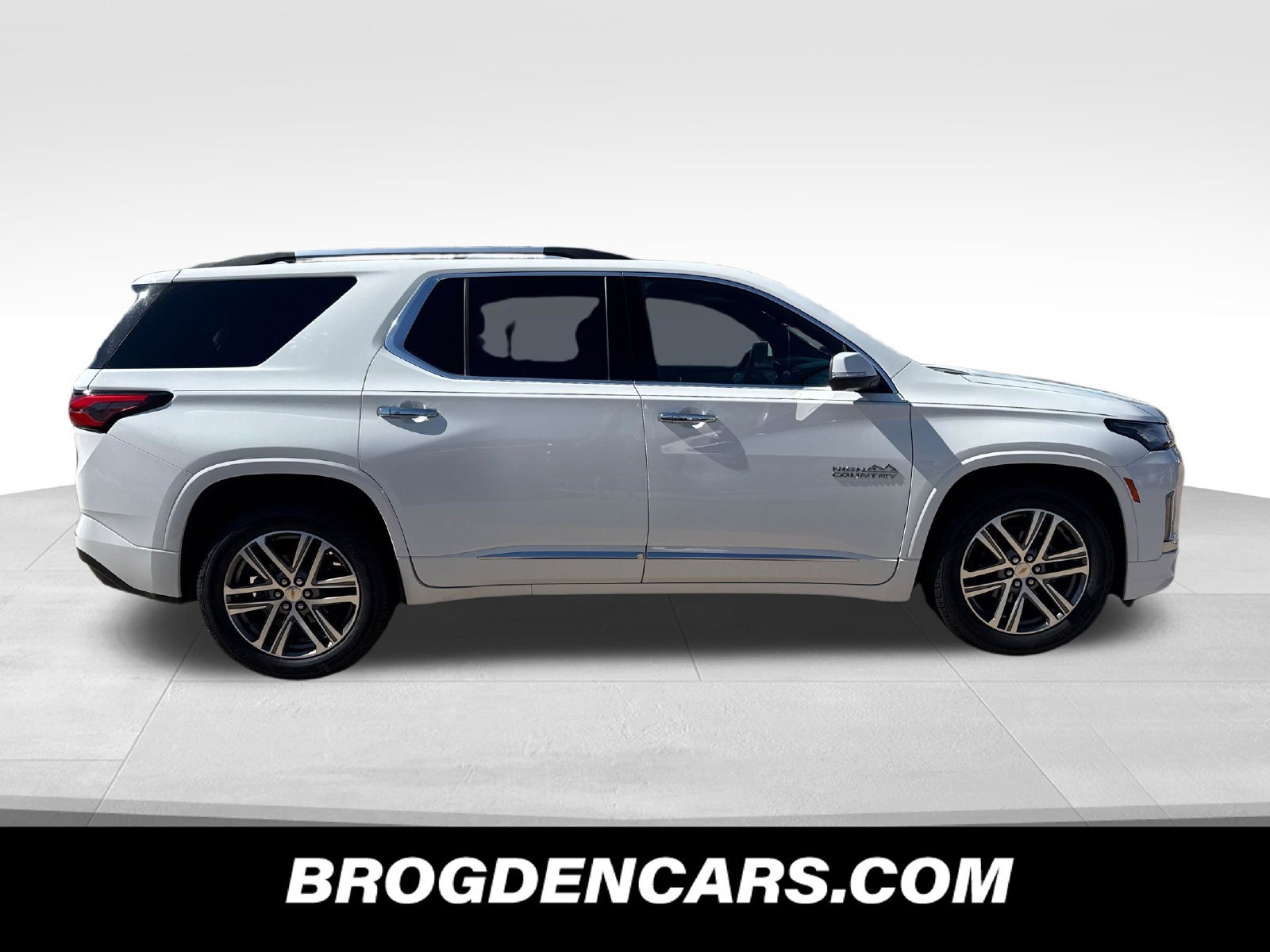 Used 2023 Chevrolet Traverse High Country w/ LPO, Floor Liner Package AWD/4WD image 2