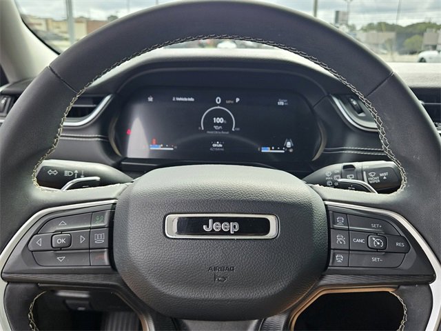Used 2023 Jeep Grand Cherokee Laredo image 22