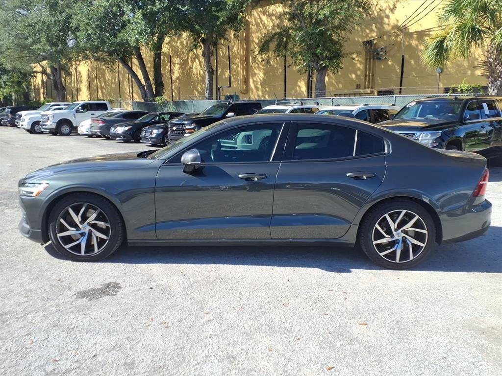 Used 2019 Volvo S60 T6 Momentum w/ Premium Package image 4