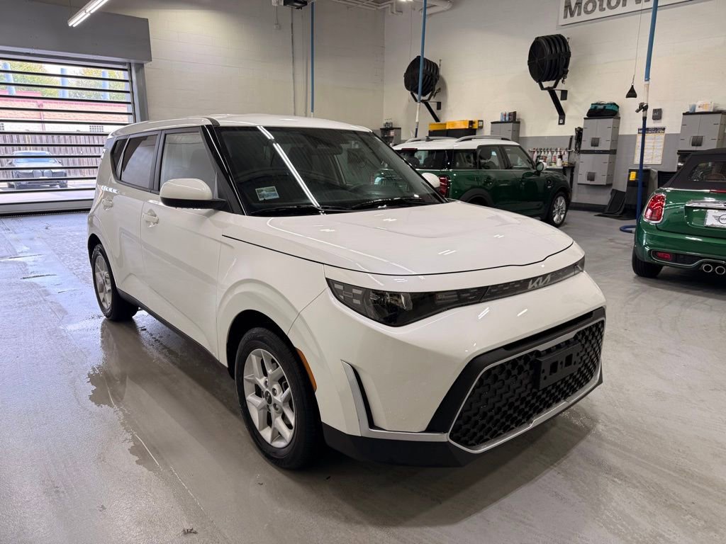 Used 2025 Kia Soul LX w/ LX Technology Package FWD image 9
