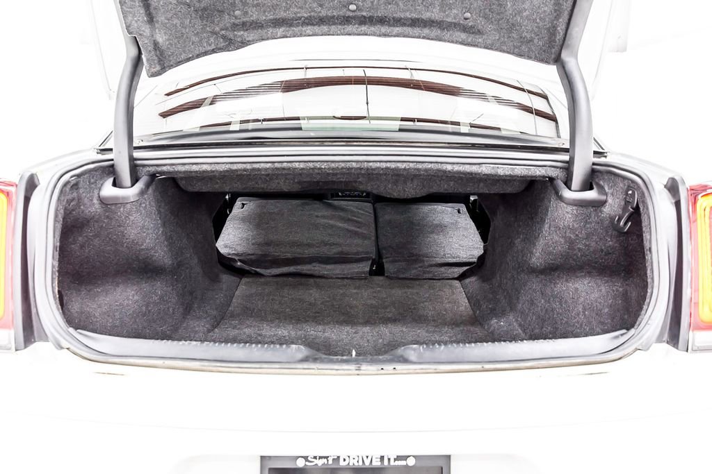 Used 2023 Chrysler 300 Touring w/ Sport Appearance Package image 31