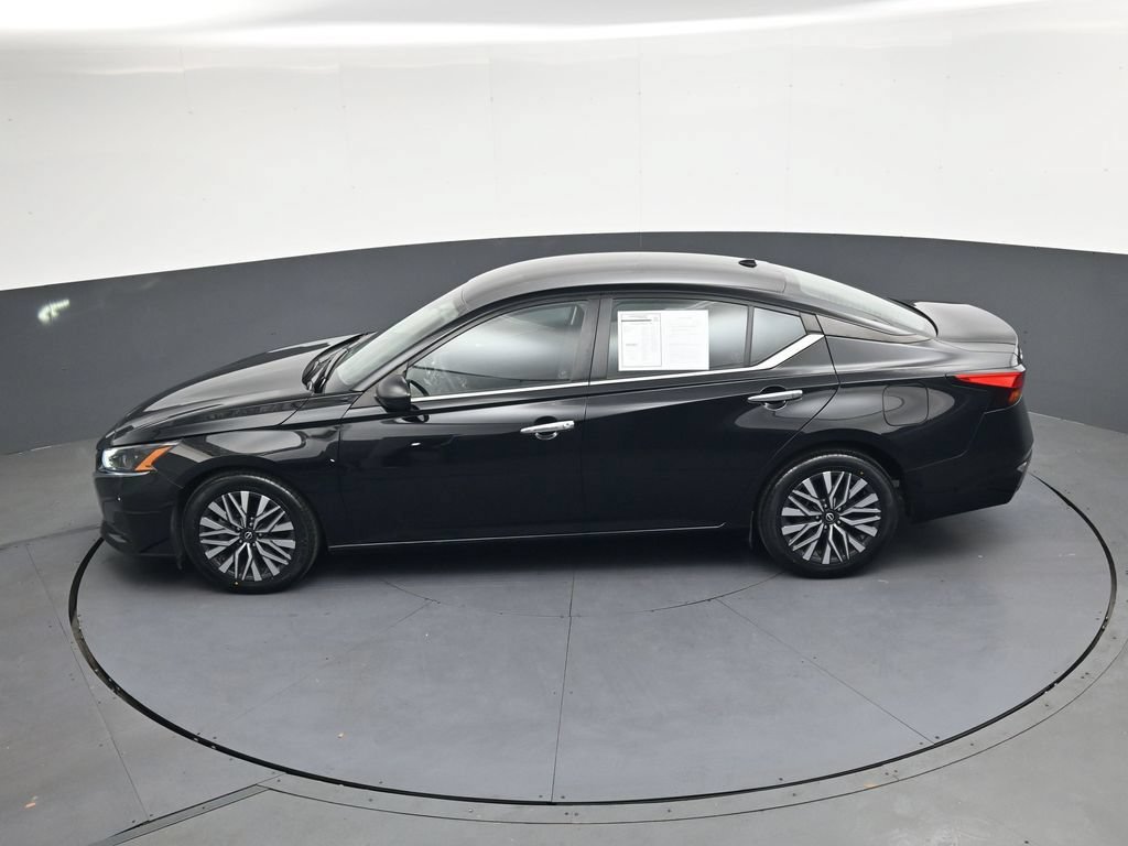 Used 2024 Nissan Altima 2.5 SV FWD image 38