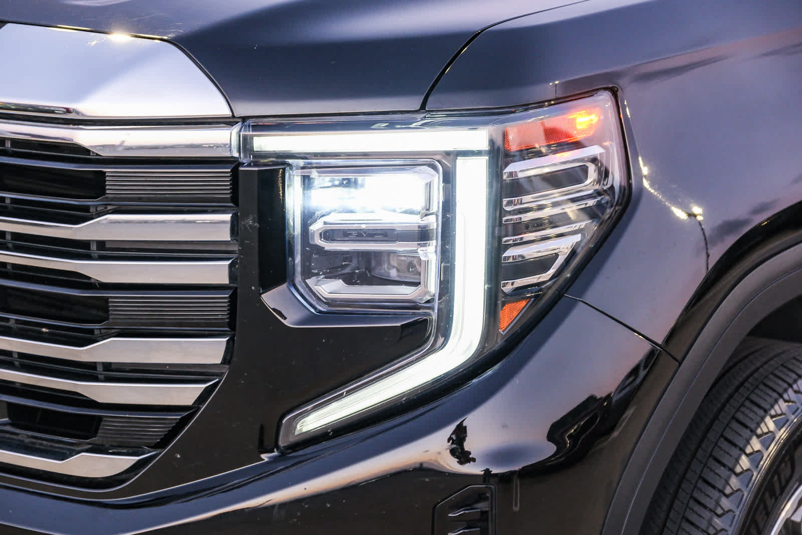 Used 2025 GMC Sierra 1500 SLT RWD image 12