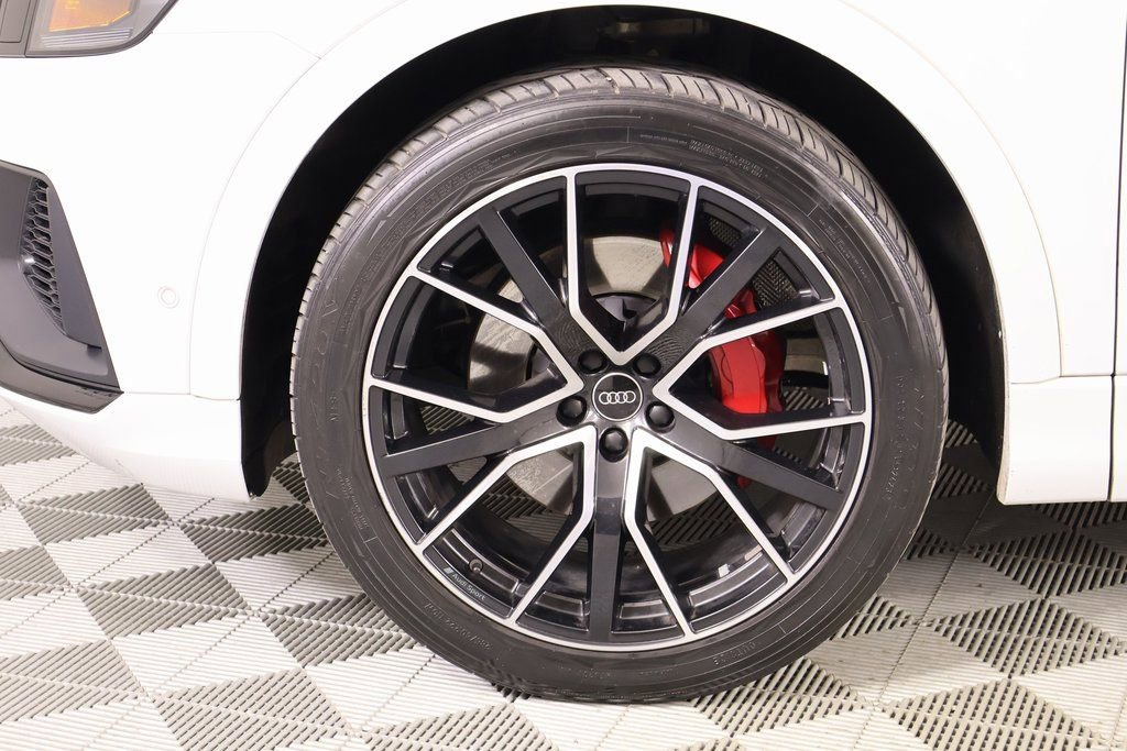 Used 2021 Audi Q8 Prestige w/ Prestige Package image 18