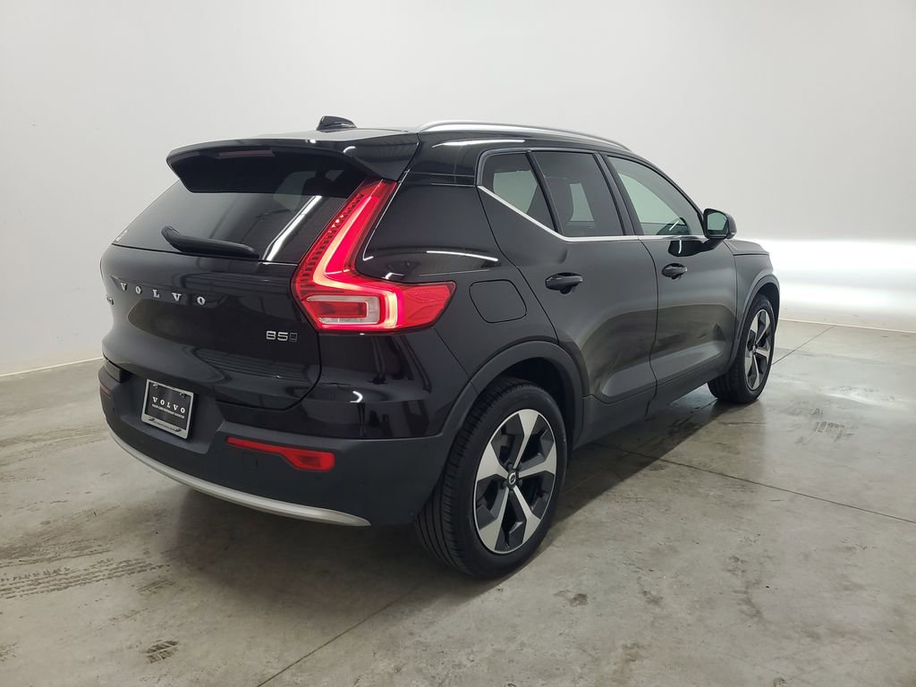 New 2025 Volvo XC40 B5 Plus AWD/4WD image 5