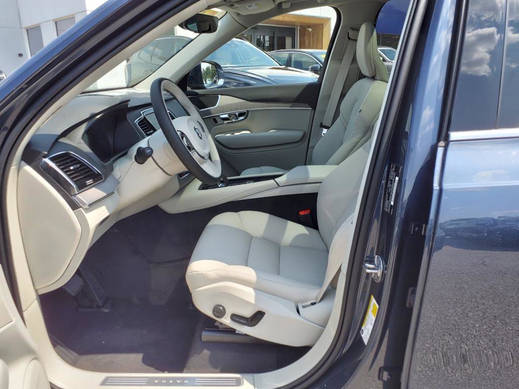 Certified 2025 Volvo XC90 T8 Plus w/ Protection Package image 9
