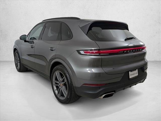 Used 2025 Porsche Cayenne image 3