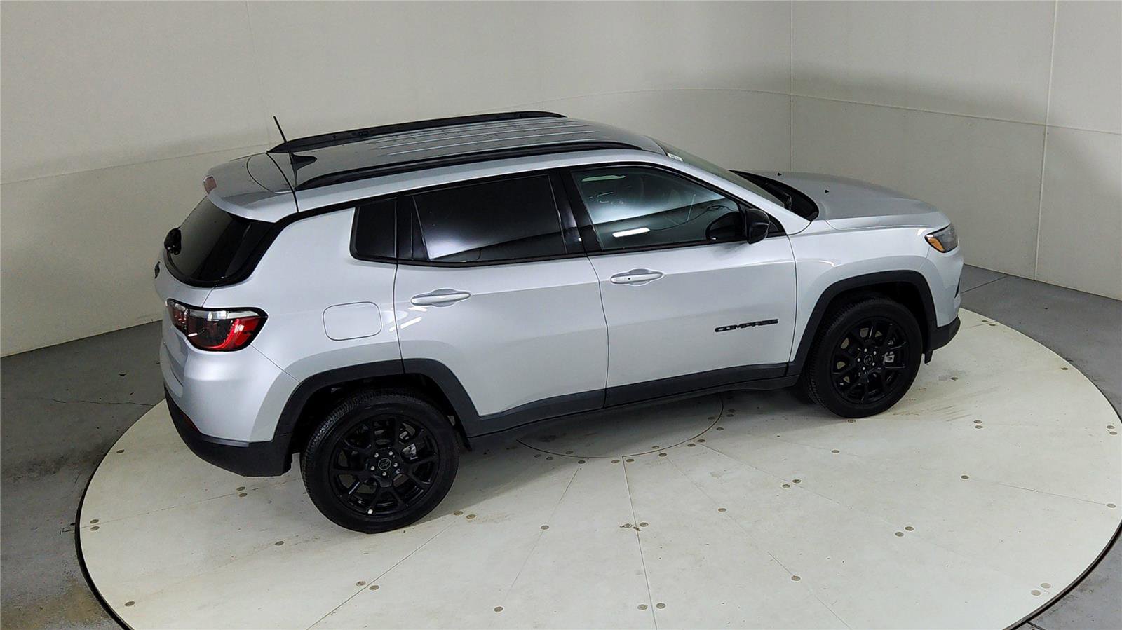 Used 2025 Jeep Compass Latitude w/ Convenience Group image 41