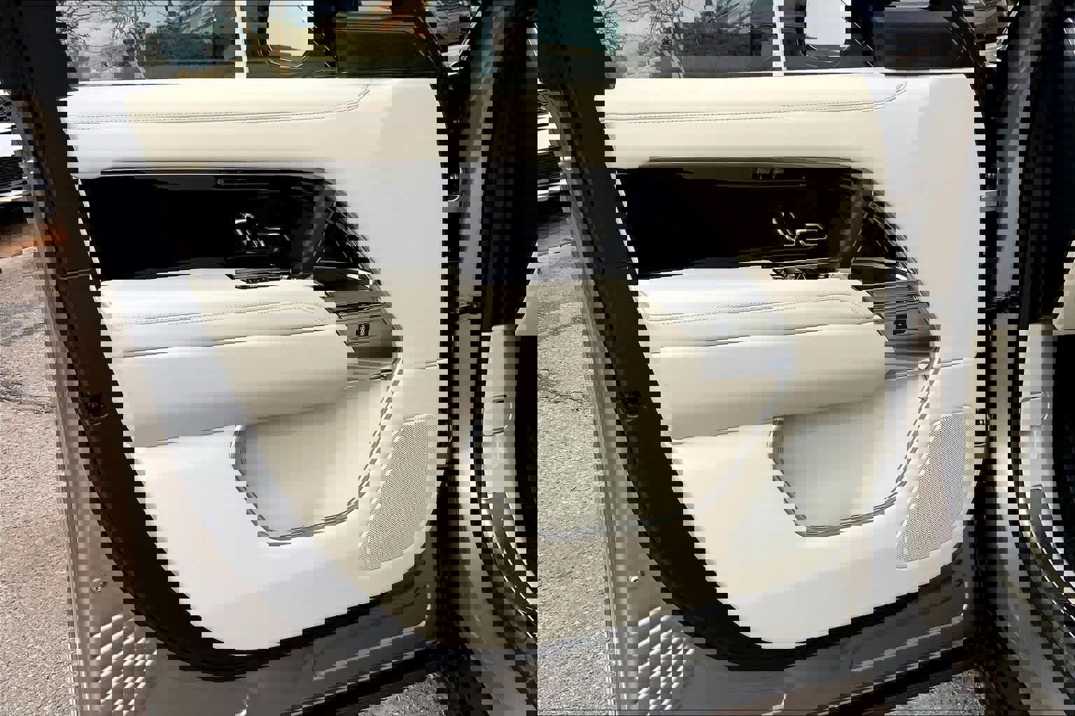 New 2025 Land Rover Range Rover SE image 10