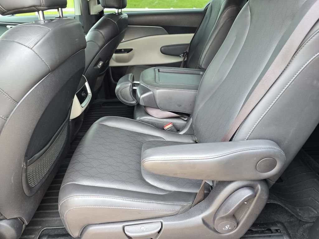 Used 2024 Kia Carnival LX FWD image 15