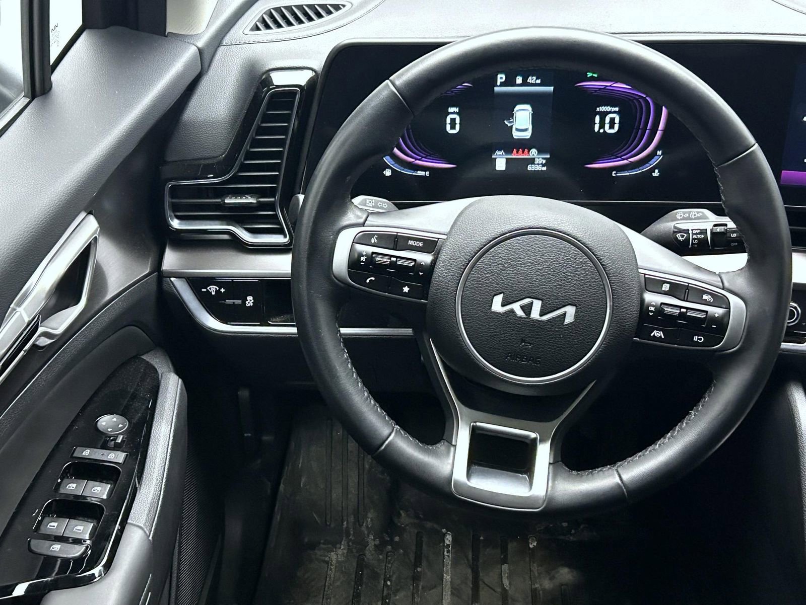 Used 2025 Kia Sportage EX image 12