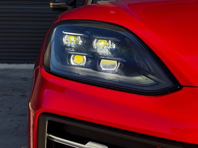 New 2026 Porsche Cayenne S image 13