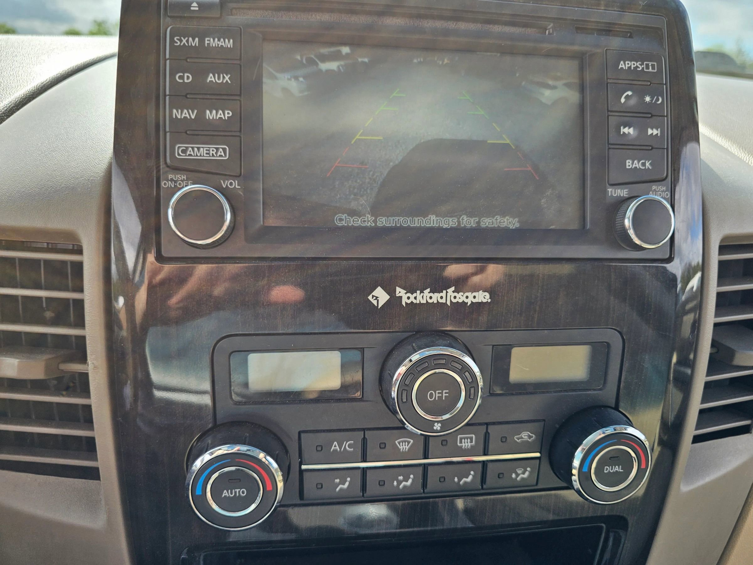 Used 2015 Nissan Titan SL w/ SL Moonroof Package image 12