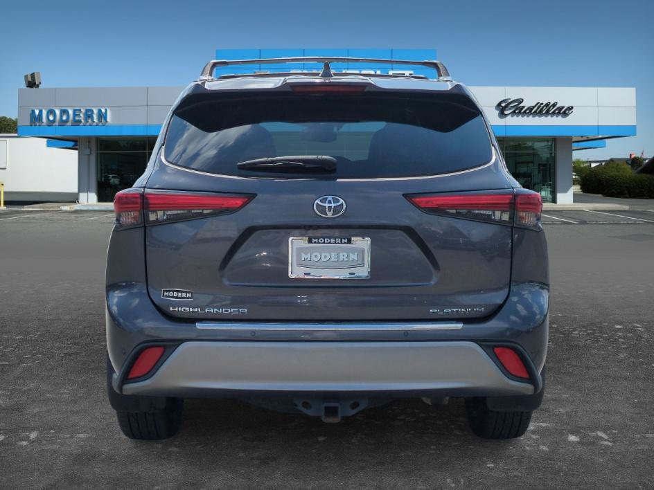 Used 2021 Toyota Highlander Platinum FWD image 4
