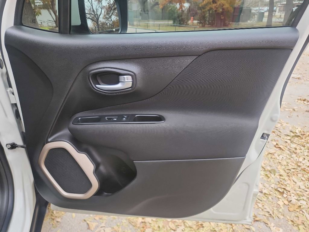 Used 2017 Jeep Renegade Latitude image 35