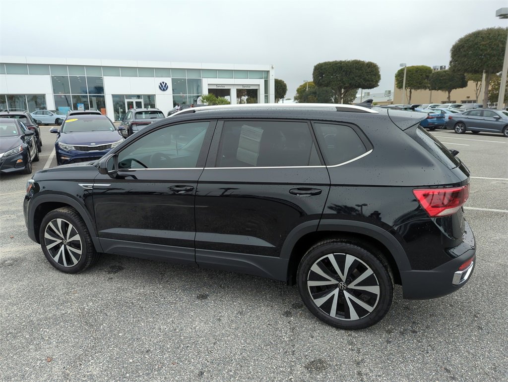 Used 2022 Volkswagen Taos SE w/ Panoramic Sunroof Package image 10