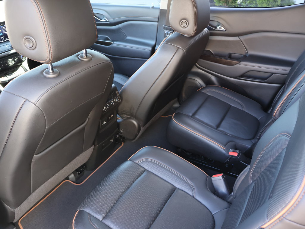 Used 2023 GMC Acadia AT4 w/ Technology Package AWD/4WD image 13