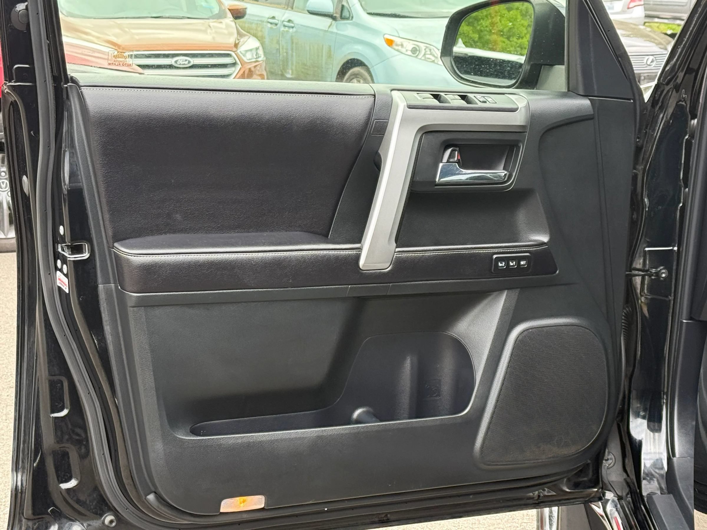 Used 2016 Toyota 4Runner Limited AWD/4WD image 10