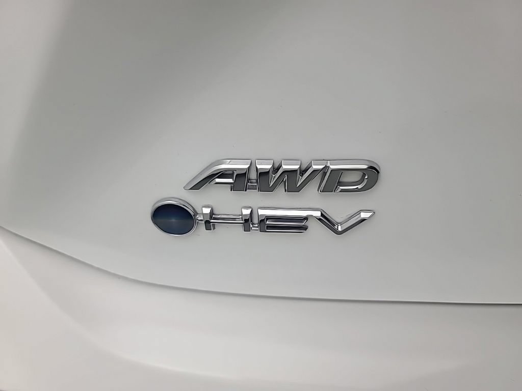 Used 2025 Toyota Camry LE AWD/4WD image 11