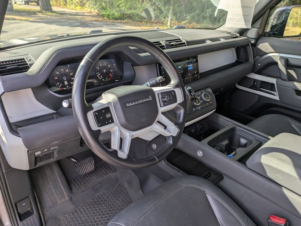 Used 2023 Land Rover Defender 90 S image 14