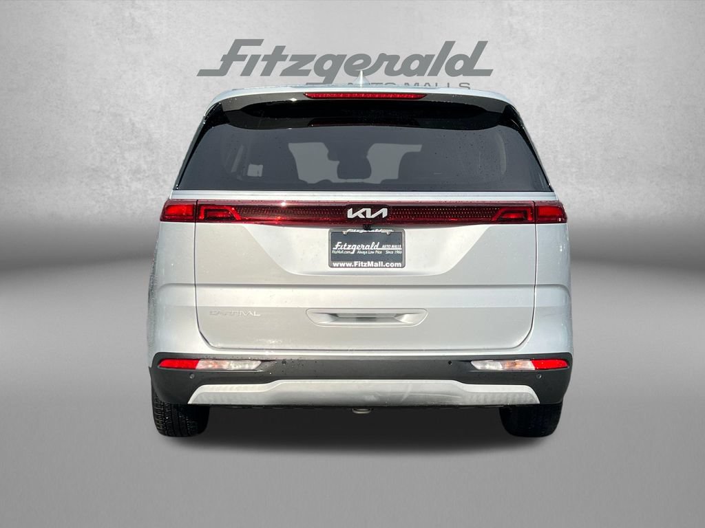 Used 2023 Kia Carnival LX FWD image 7