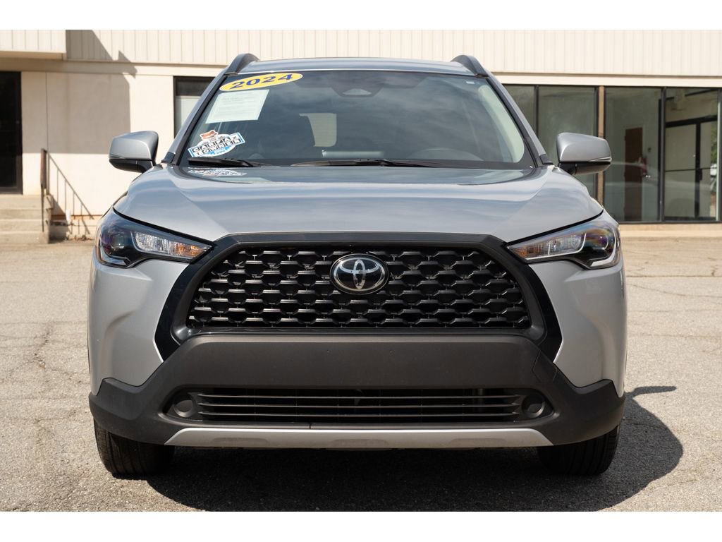 Used 2024 Toyota Corolla Cross LE FWD image 2