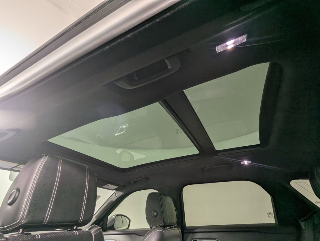 Used 2020 Land Rover Range Rover Velar R-Dynamic S image 17