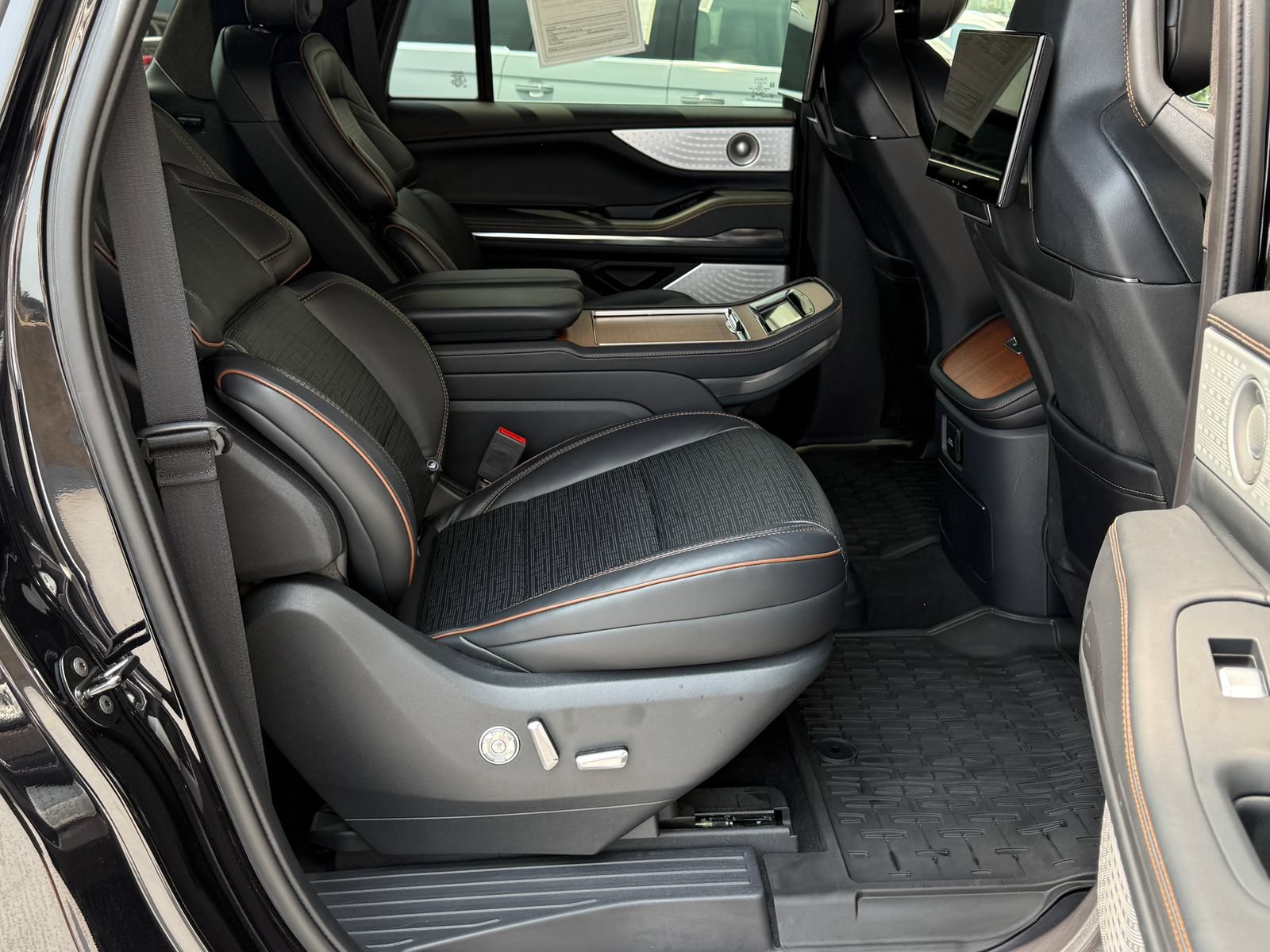 Certified 2025 Lincoln Navigator L Black Label AWD/4WD image 17