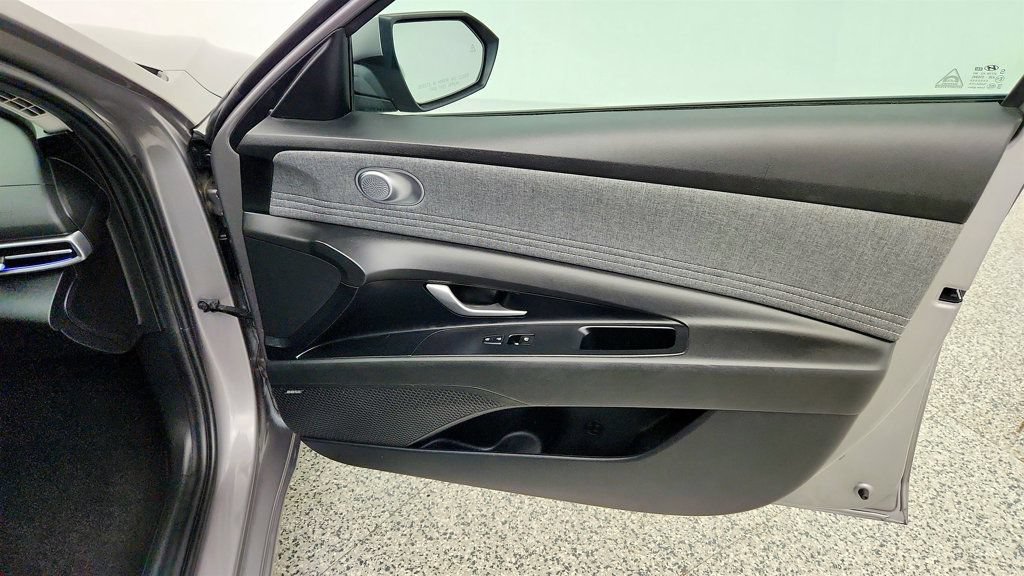 Used 2023 Hyundai Elantra Limited FWD image 27