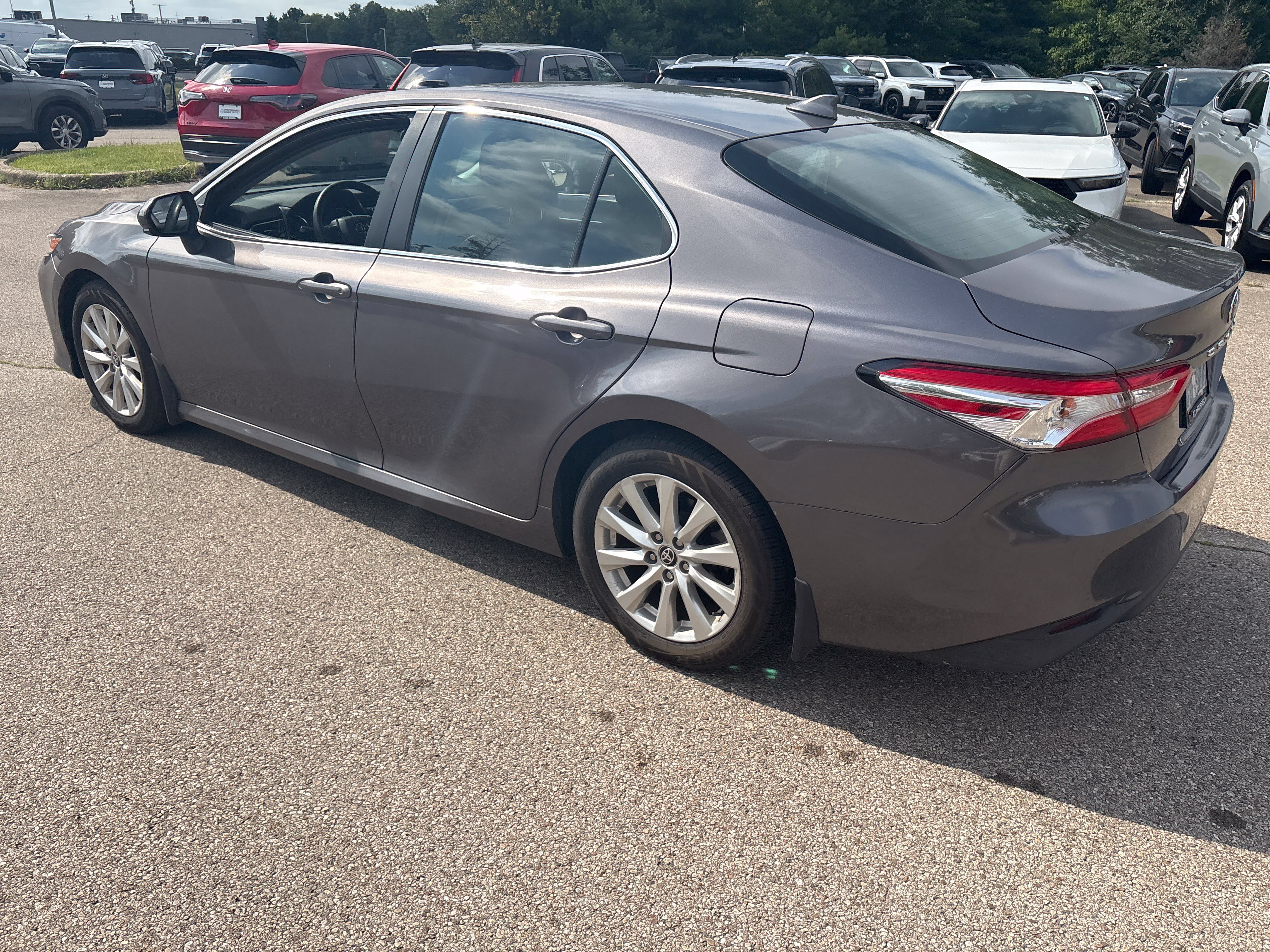 Used 2020 Toyota Camry LE FWD image 6