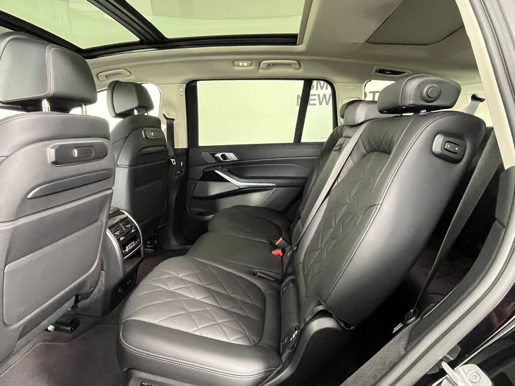 Used 2023 BMW X7 xDrive40i w/ Executive Package AWD/4WD image 18