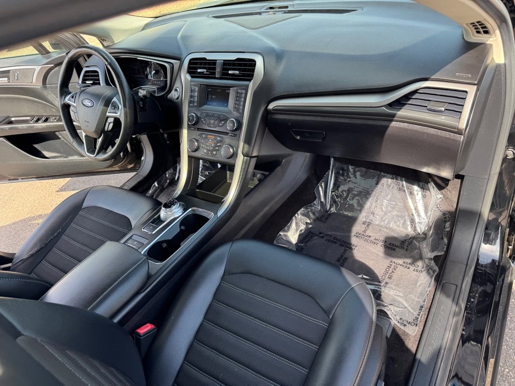 Used 2017 Ford Fusion SE w/ Equipment Group 601A image 33