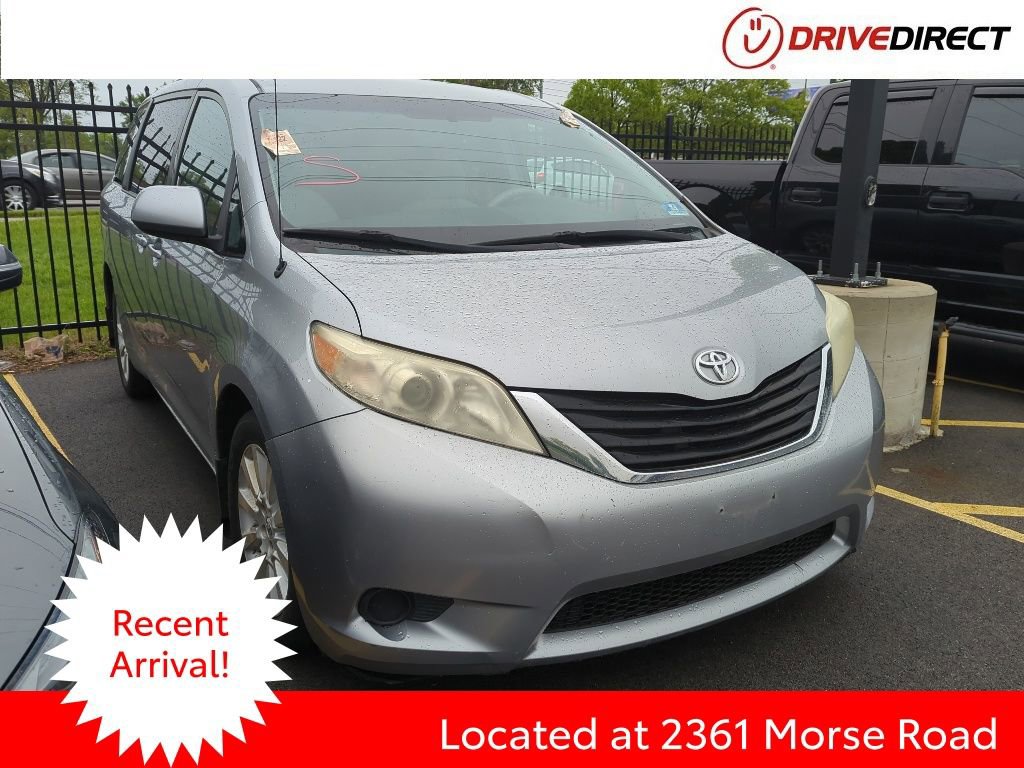 Used 2012 Toyota Sienna LE w/ Towing Pkg AWD/4WD image 1