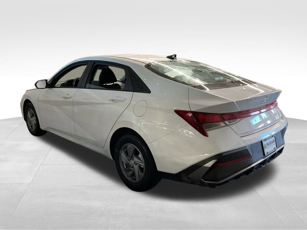 New 2026 Hyundai Elantra SE w/ Cargo Package image 5