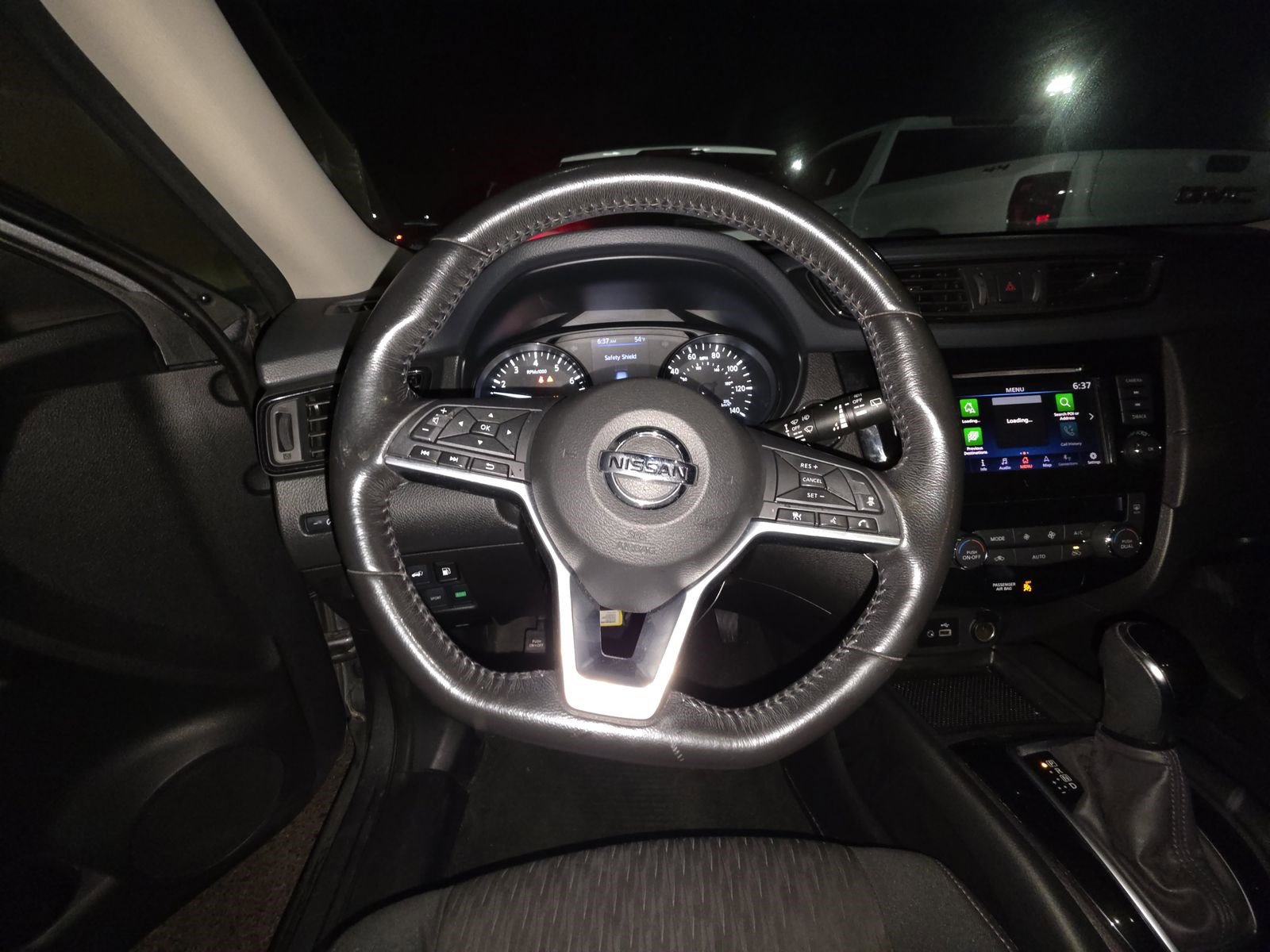 Used 2018 Nissan Rogue SV w/ Sun & Sound Touring Package image 13