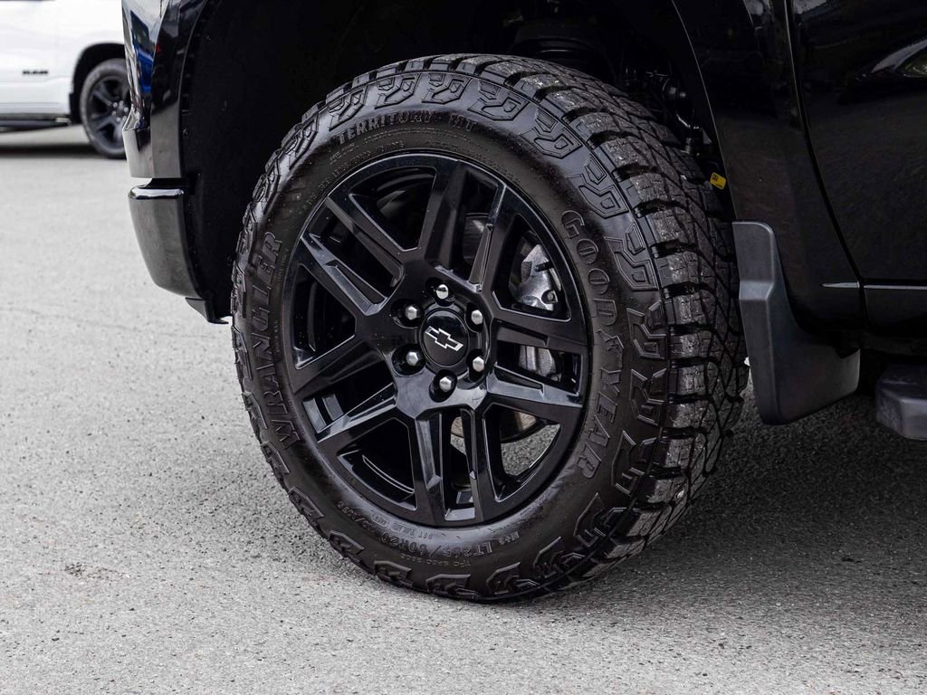 Used 2025 Chevrolet Silverado 1500 Custom Trail Boss w/ Midnight Edition AWD/4WD image 7
