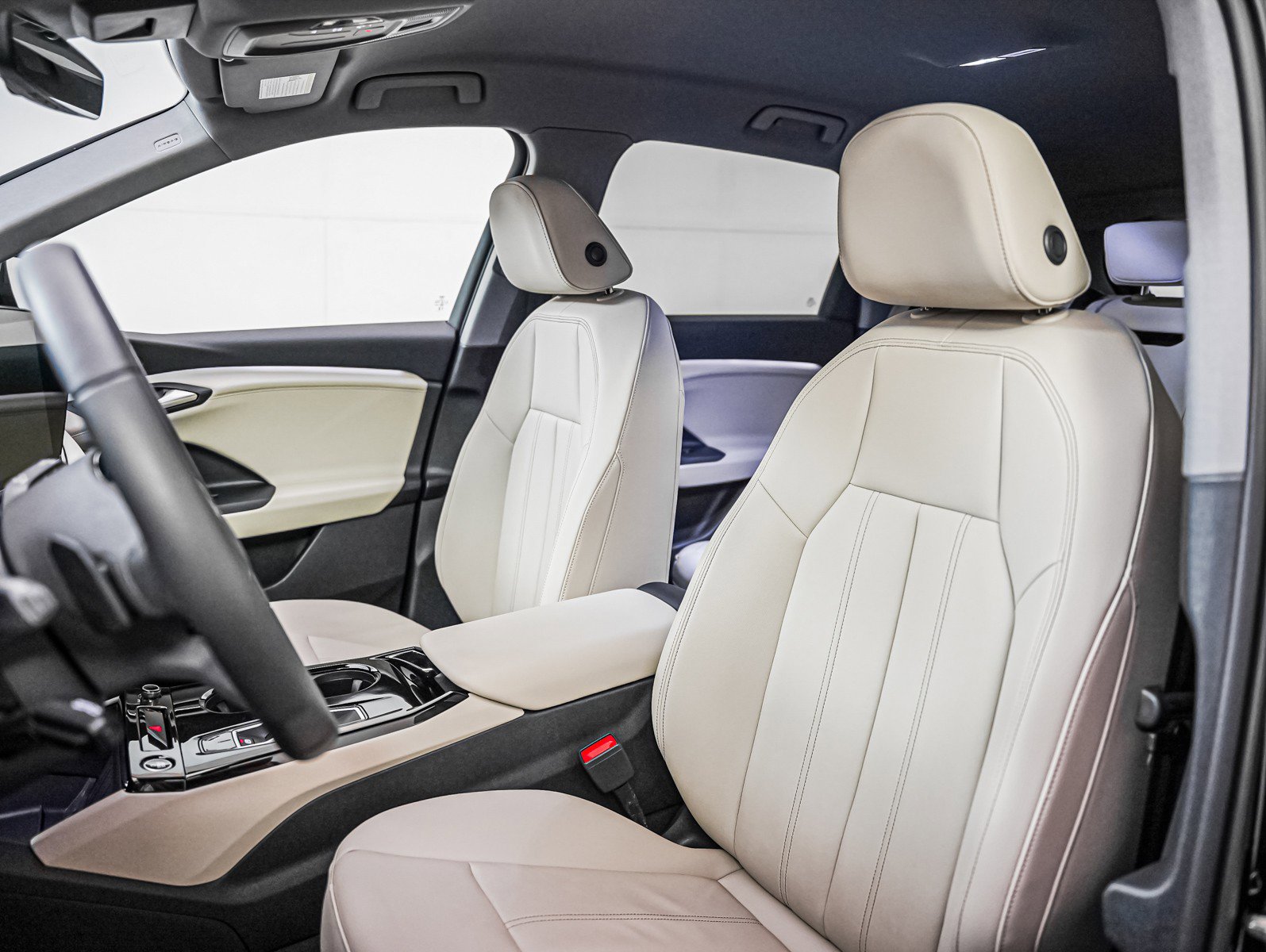 Certified 2025 Audi Q6 e-tron Premium w/ Convenience Package image 12