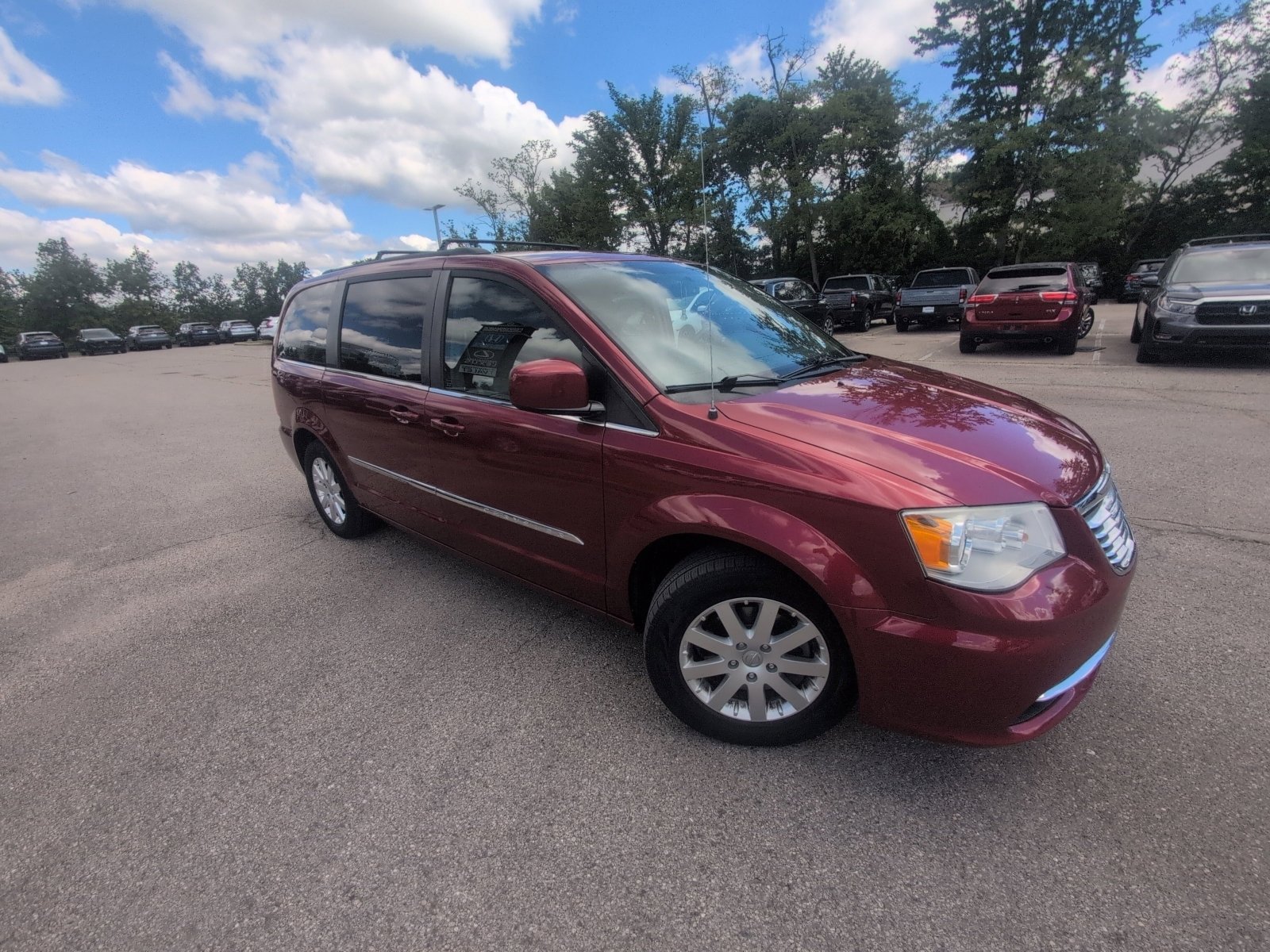 Used 2015 Chrysler Town & Country Touring FWD image 30