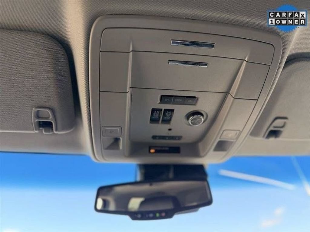 Used 2018 Chevrolet Suburban Premier AWD/4WD image 25
