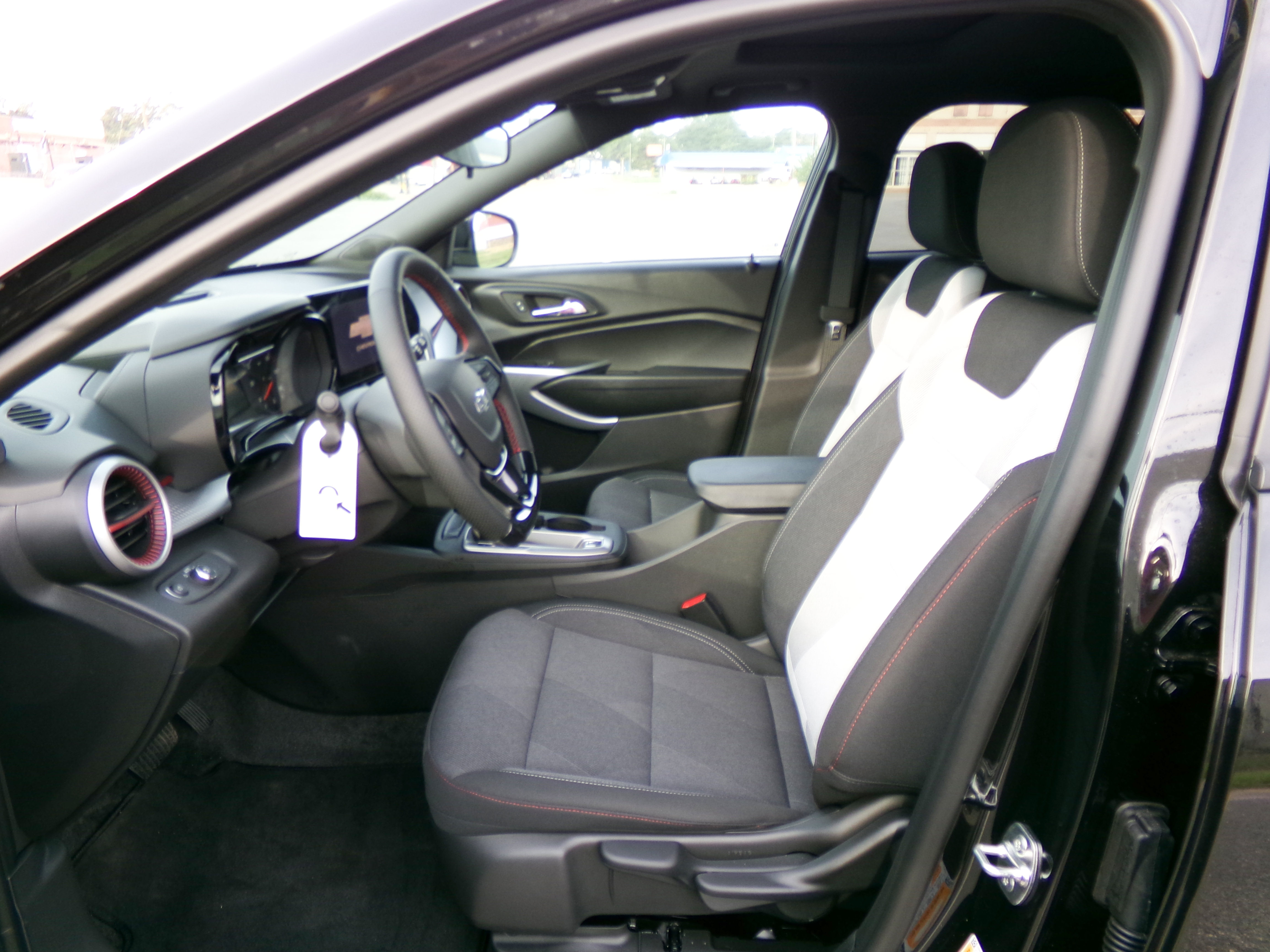 New 2026 Chevrolet Trax RS w/ Sunroof Package FWD image 12