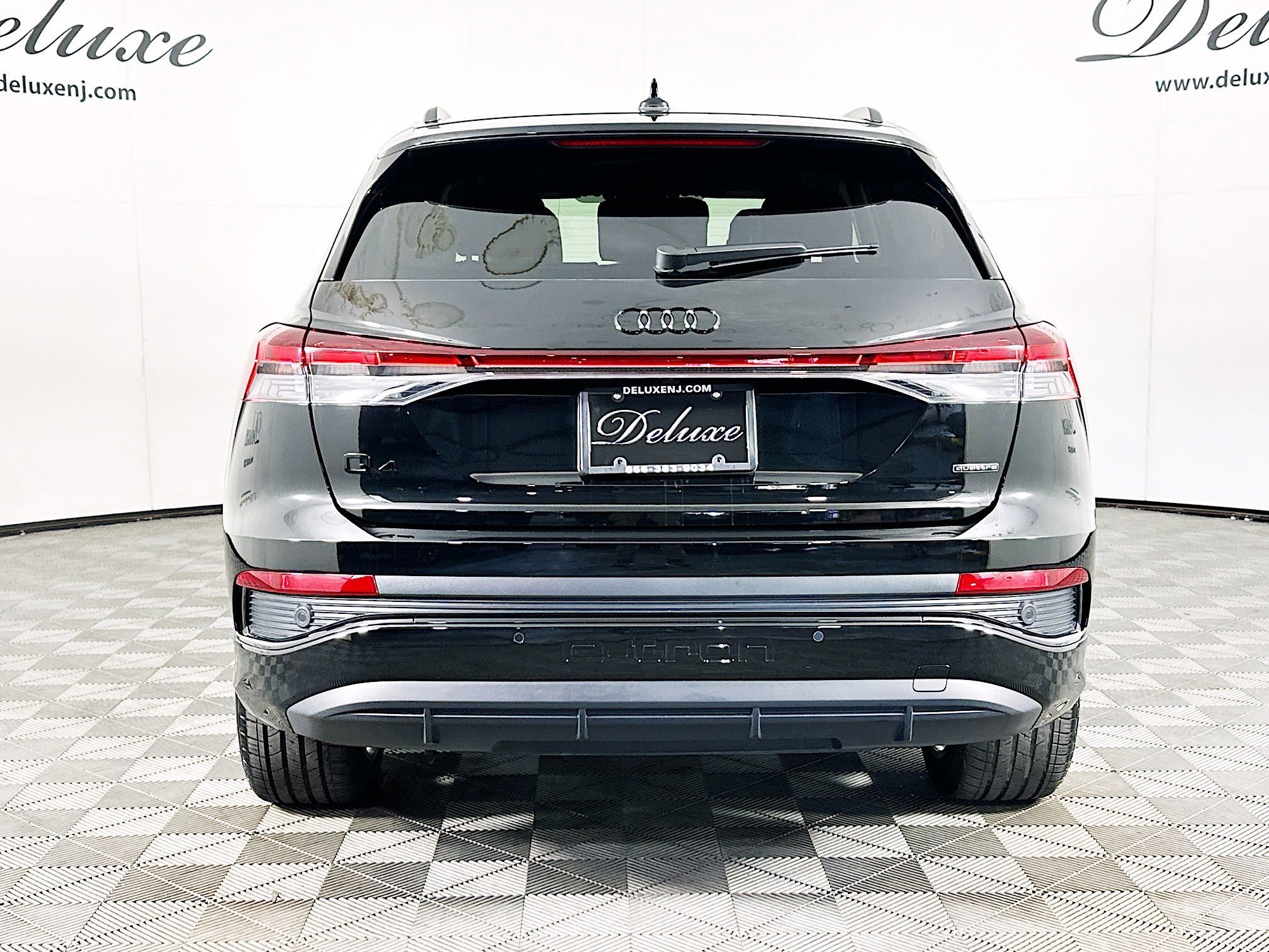 Used 2024 Audi Q4 e-tron Premium Plus w/ Premium Plus image 5