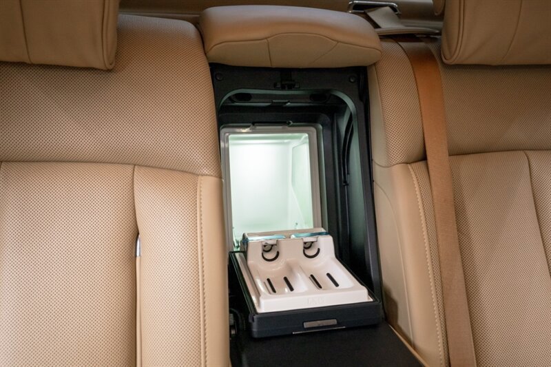 Used 2019 Rolls-Royce Phantom Sedan image 34