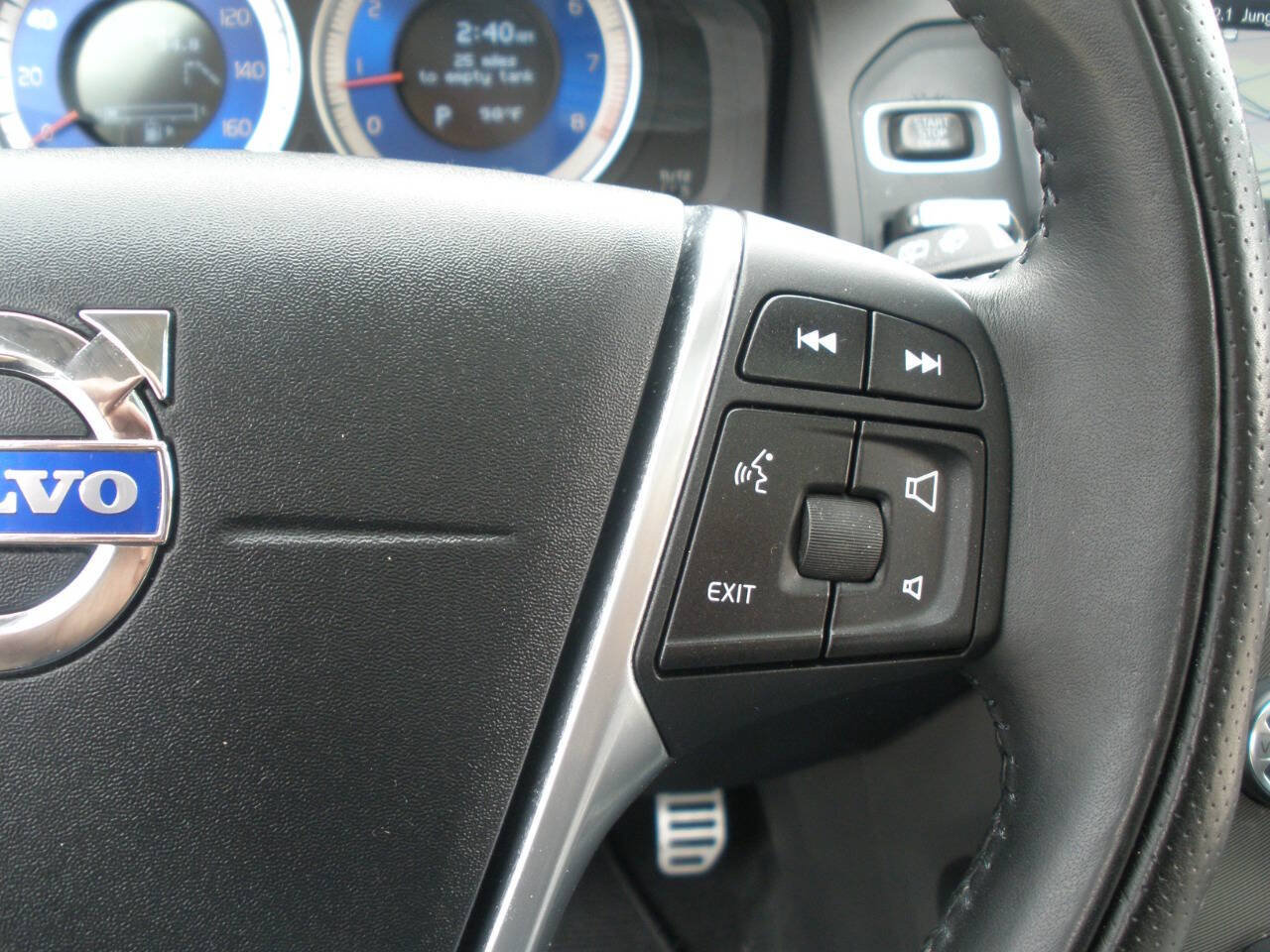 Used 2011 Volvo XC60 T6 R-Design w/ Convenience Pkg AWD/4WD image 40