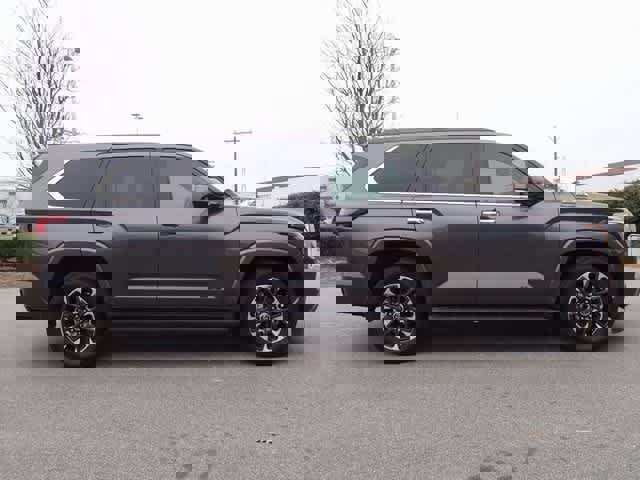 Used 2023 Toyota Sequoia Limited image 4