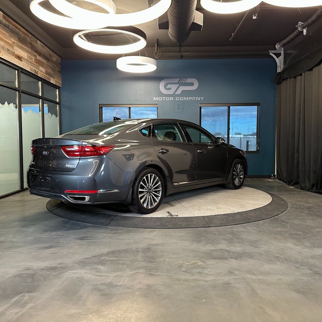 Used 2018 Kia Cadenza Premium w/ Luxury Package FWD image 3