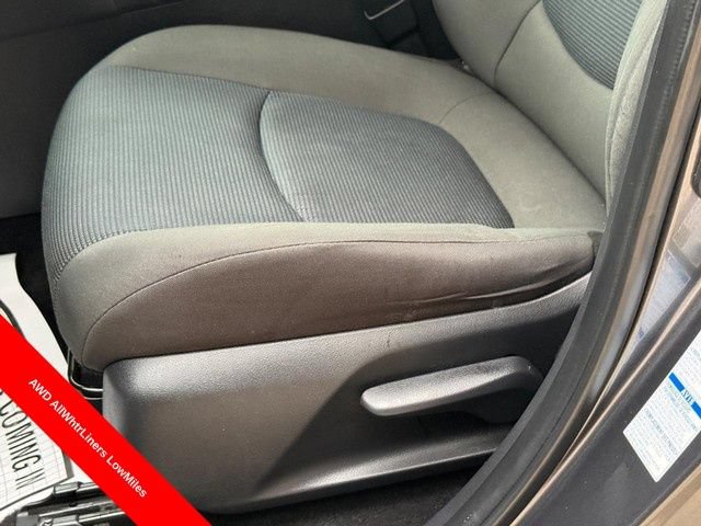 Used 2022 Toyota RAV4 LE AWD/4WD image 25