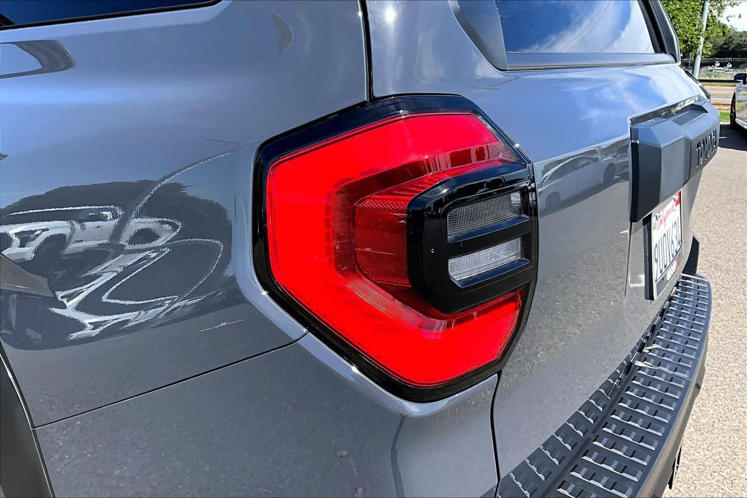 Used 2025 Toyota 4Runner SR5 AWD/4WD image 28