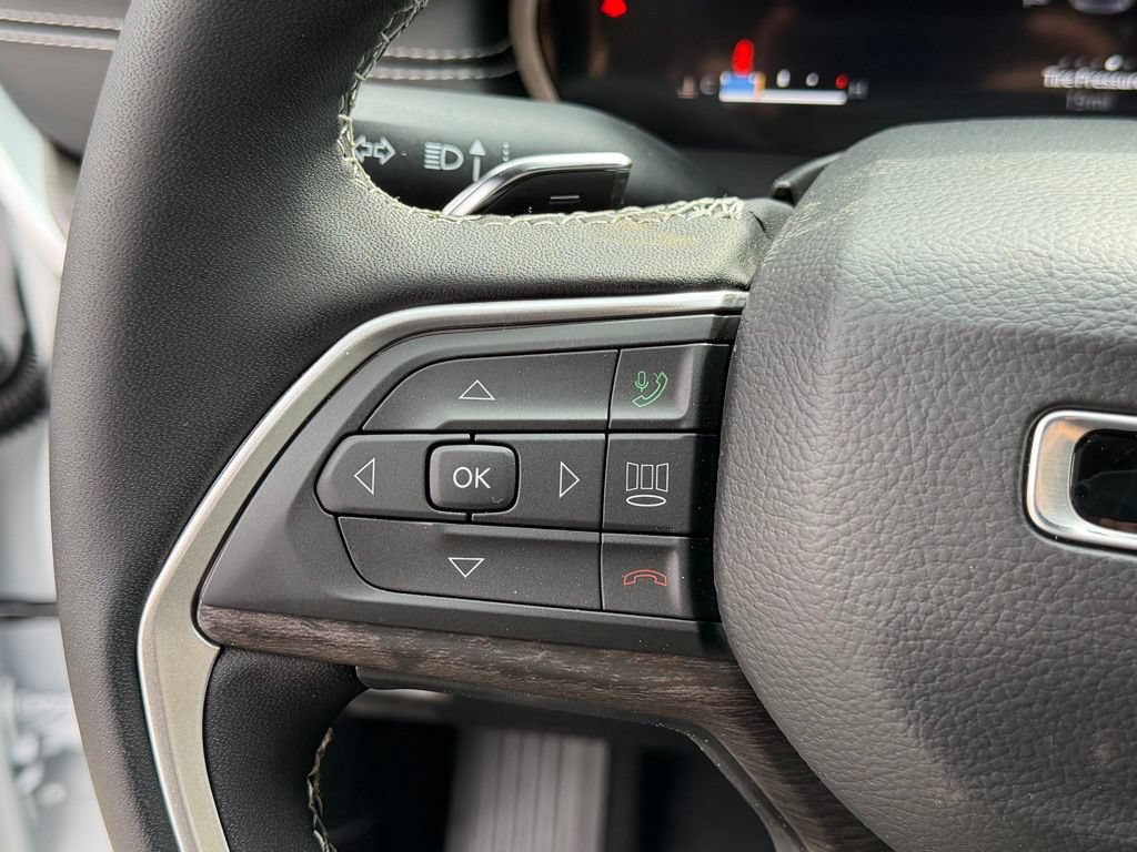 New 2025 Jeep Grand Cherokee Limited w/ Black Appearance Package AWD/4WD image 17